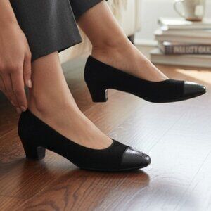 Salvatore Ferragamo Black Suede Classic Pump, Made in Italy Size 10.5